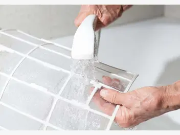 Ilustracja artykułu czyszczenie klimatyzacji domowej krok po kroku - sprawdzone sposoby