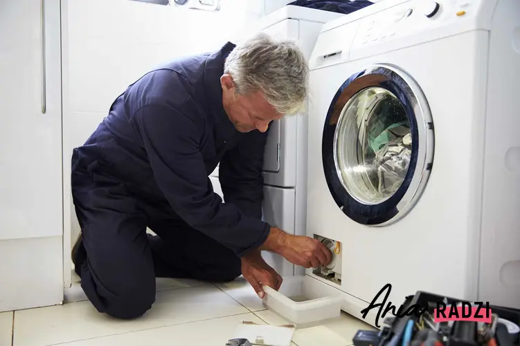 Kiedy pralka nie pobiera wody konieczna jest wizyta fachowca. Przyczyną mogą być zawory lub zatkane filtry w pralce.