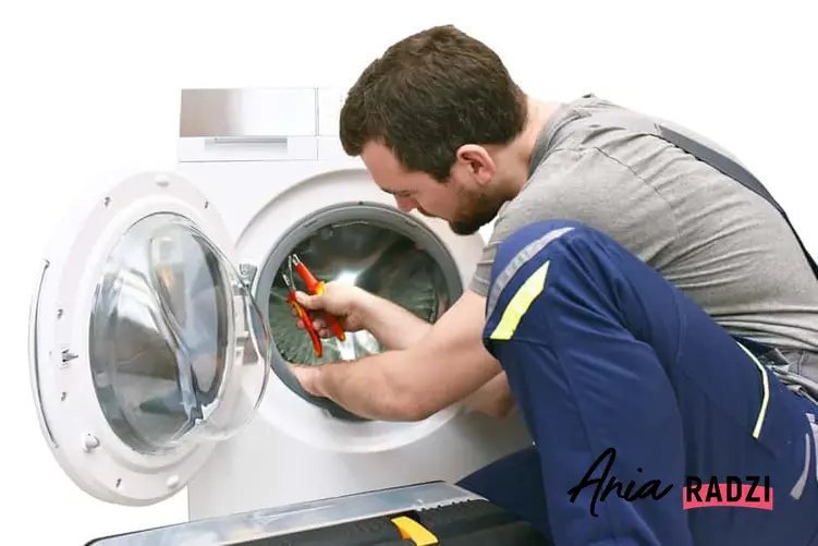 Pralka nie wiruje po zakończeniu prania i wymaga naprawy przez fachowca lub hydraulika, by mogła działać dalej.