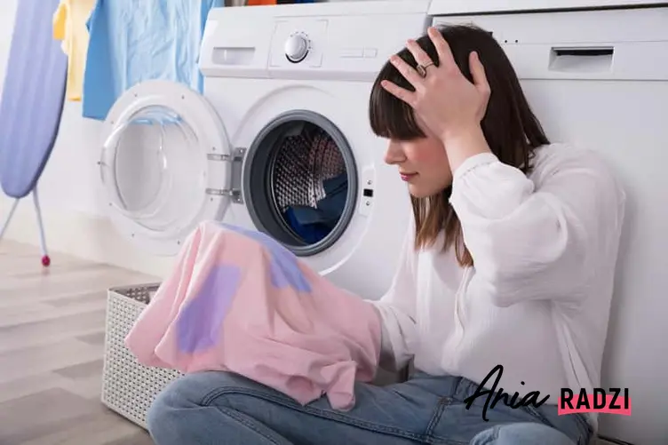 Plamy z tuszu można usunąć domowymi sposobami, jednakże trzeba zastosować odpowiednie detergenty do usuwania plam.