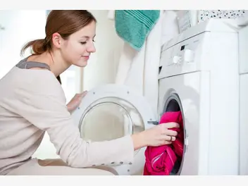 Ilustracja artykułu pranie wstępne i pranie zasadnicze - opis etapów prania i porady, kiedy ich użyć