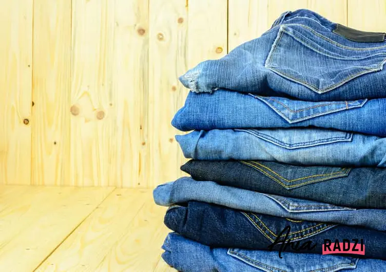 Jak zmniejszyć jeansy? Można to łatwo i szybko zrobić, ale trzeba zastosować wysoką temperaturę.