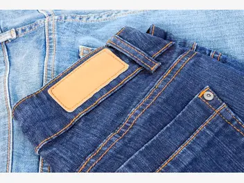 Ilustracja artykułu jak prać jeansy - poradnik praktyczny, wskazówki i rady