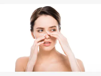 Ilustracja artykułu zaskórniki na nosie - 5 praktycznych sposobów, jak się ich pozbyć