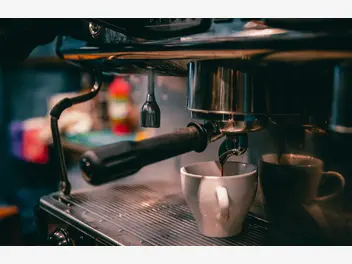 Ilustracja artykułu philips lattego, de'longhi, saeco czy jura? jaki ekspres do kawy warto kupić?