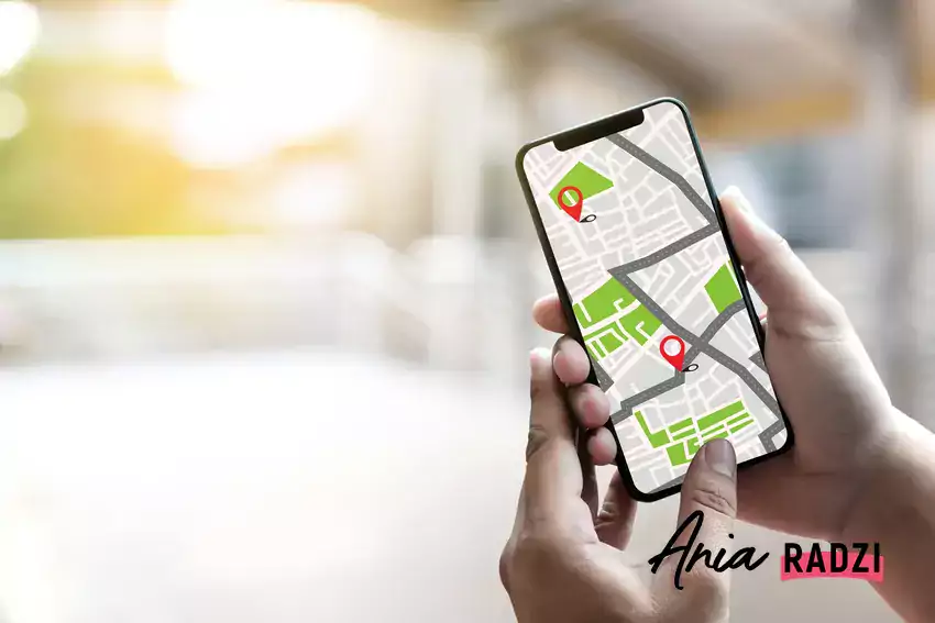 Smartfon z aktywną lokalizacją GPS