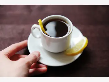 Ilustracja artykułu kawa z cytryną krok po kroku - przepis, właściwości, zastosowanie