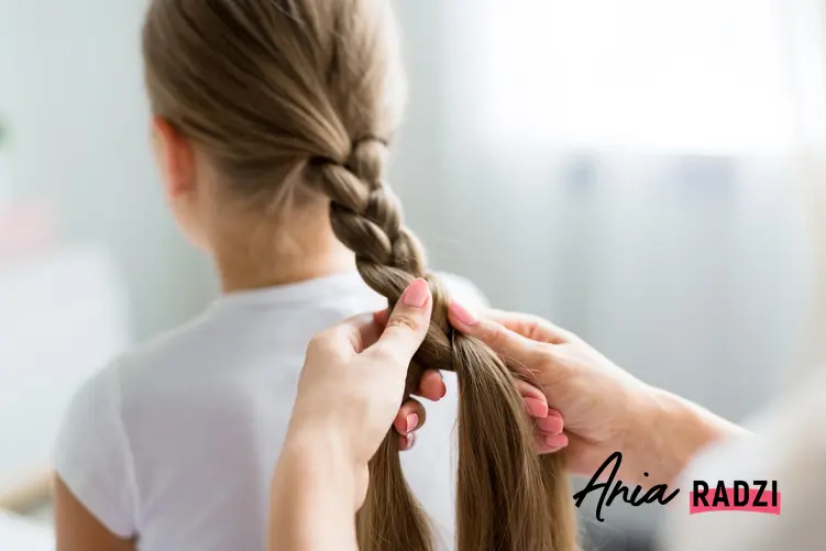 Plecenie warkocza na włosach dziewczynki, a także jak zrobić warkocz i zapleść warkocz