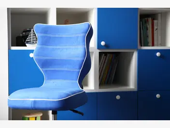 Ilustracja artykułu nowoczesne krzesła obrotowe zapewniające komfort pracy i nauki
