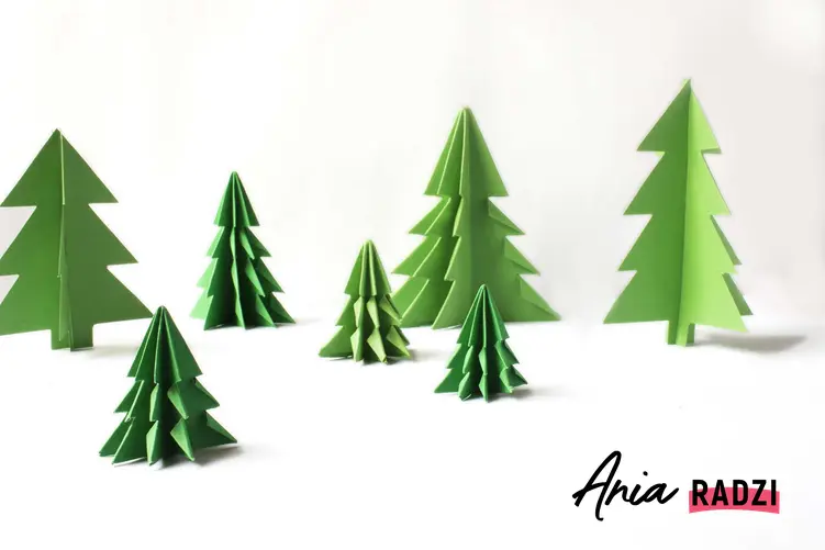 Zielone choinki z papieru 3D na białym tle, a także, jak zrobić choinkę z papieru - origami DIY krok po kroku