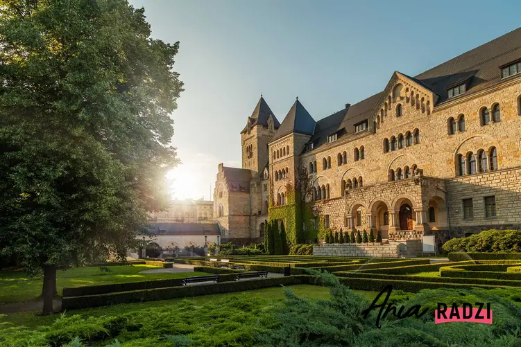 Zamek Cesarski o niezwykłej architekturze, a także TOP 10 miejsc, które warto zobaczyć w Wielkopolsce