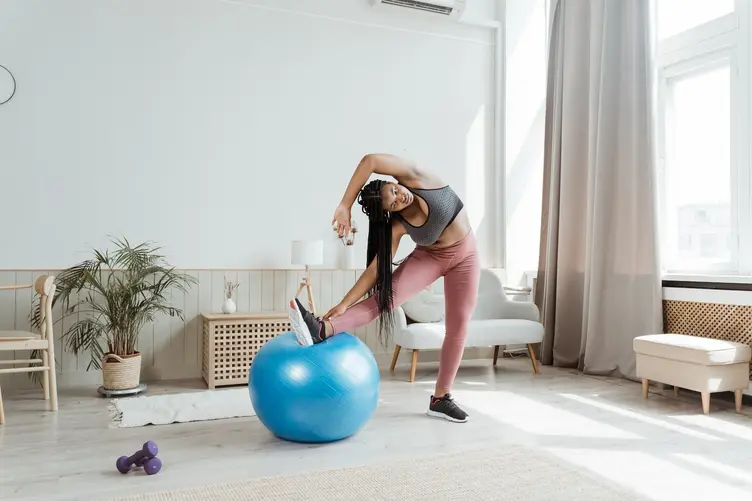 Stepy do ćwiczeń znajdują coraz szersze zastosowanie nie tylko na profesjonalnych siłowniach, ale też w wielu domach i mieszkaniach. Służą przede wszystkim do wzmocnienia mięśni nóg oraz brzucha.