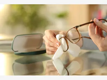 Ilustracja artykułu jak czyścić okulary? proste sposoby na czyszczenie szkieł okularowych