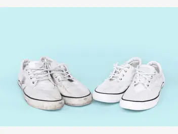 Ilustracja artykułu jak wyczyścić białe trampki - domowe sposoby na umycie i wypranie butów