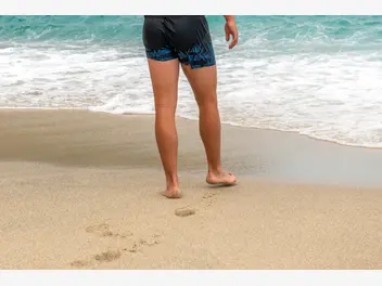 Ilustracja artykułu jak wybrać szorty na plażę? modne kąpielówki męskie na lato