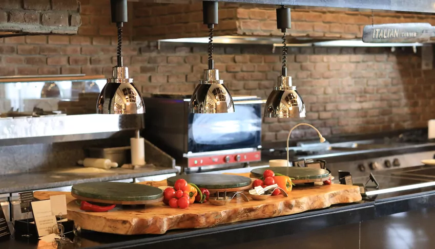 Jak duże znaczenie ma odpowiednie wyposażenie gastronomii? Profesjonalne kuchenne akcesoria gastronomiczne