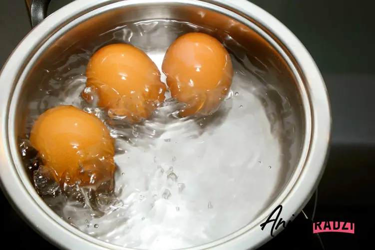 Gotowanie jajek w garnku, a także ile gotujemy jajko na miękko oraz gotowanie jajek