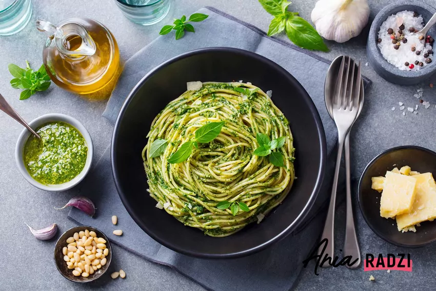 Makaron z domowym pesto