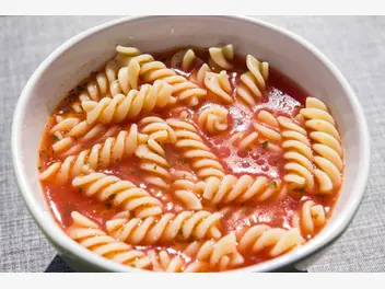 Ilustracja artykułu jak zrobić zupę pomidorową? 4 najlepsze przepisy na pomidorówkę