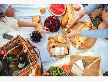 Ilustracja artykułu szybkie przekąski na piknik. przepisy na dania, które przygotujesz w mniej niż 30 minut