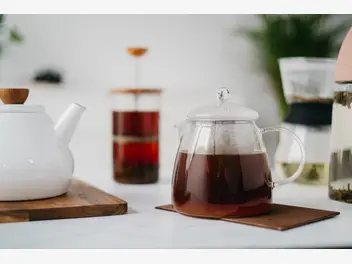 Ilustracja artykułu czerwona herbata - czym wyróżnia się na tle pozostałych rodzajów? komu zasmakuje?