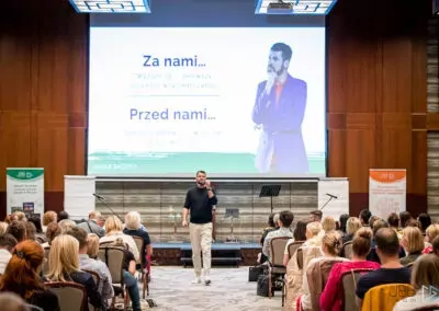 Trening mentalny z Jakubem B. Bączkiem – kursy i warsztaty Jakub B. Bączek prowadzi szkolenie