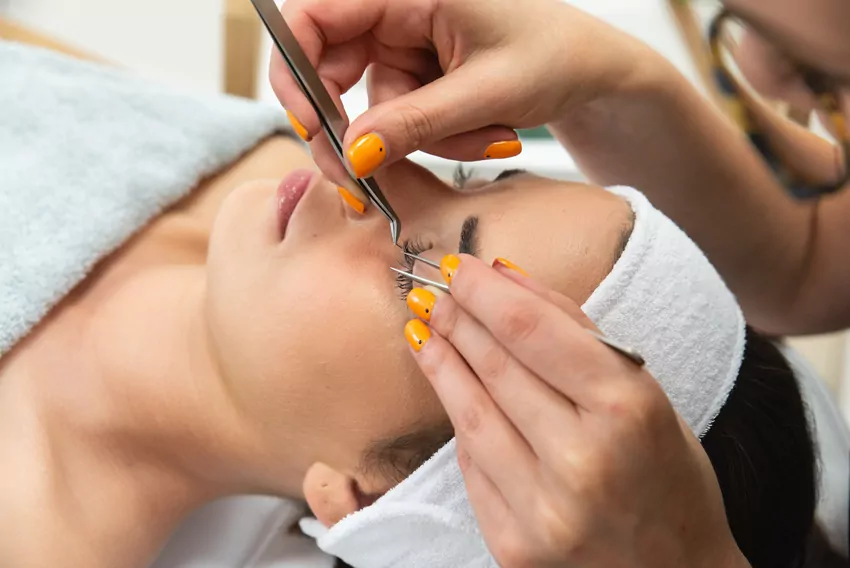 Stylistka rzęs – zawód z przyszłością Stylistka rzęs – zawód z przyszłością