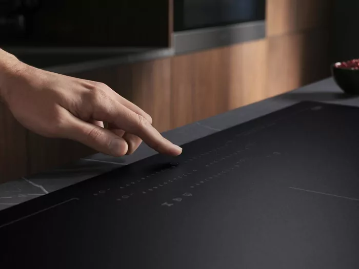 Trwałość, elegancja i mniej zarysowań dzięki powierzchni SaphirMatt® w płytach Electrolux
