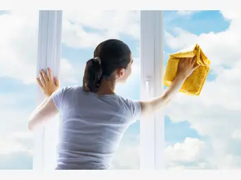 Ilustracja artykułu mycie okien bez smug - domowe sposoby na idealnie czyste okna
