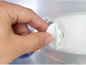 Ilustracja artykułu termostat do lodówki - jak wybrać odpowiedni i jak go samodzielnie wymienić