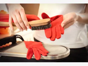 Ilustracja artykułu jak błyskawicznie wyczyścić buty z nubuku domowym sposobem? kilka sprawdzonych metod