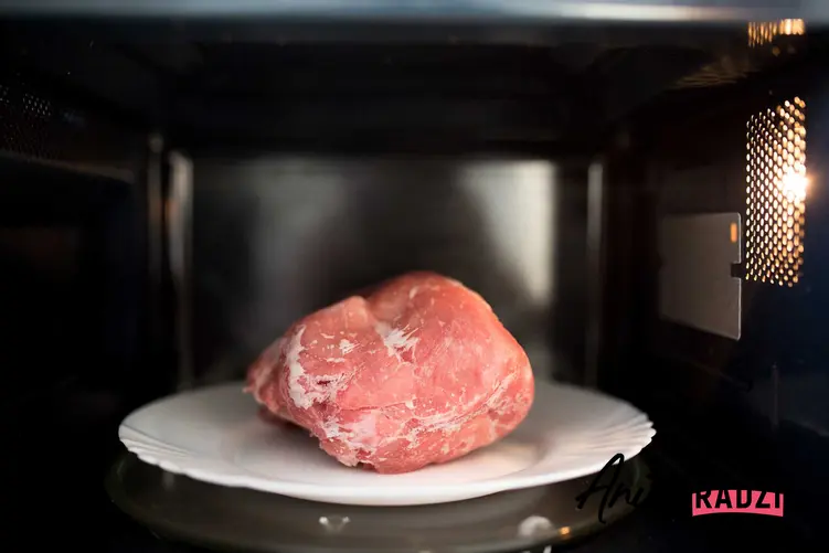 Jak szybko rozmrozić mięso, w tym jak szybko odmrozić mięso mielone, czyli sprawdzone porady na rozmrażanie mięsa