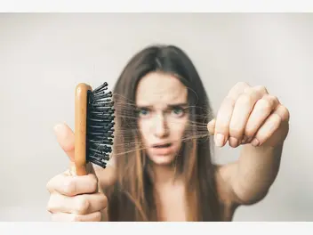 Ilustracja artykułu domowe sposoby na wypadanie włosów – 5 naturalnych i skutecznych metod