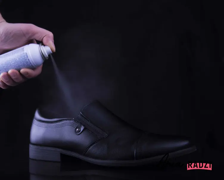 Spray do rozciągania butów lub pianka do rozciągania butów, czyli porady, jak rozciągnąć buty krok po kroku