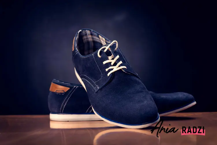 Granatowe buty zamszowe męskie oraz porady, jak rozciągnąć buty zamszowe w palcach krok po kroku domowymi sposobami