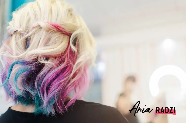 Kolorowe włosy oraz farbowanie włosów bibułą i porady, jak zafarbować włosy bibułą i farbowanie bibułą krok po kroku