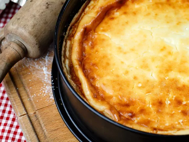 Jak uniknąć opadania sernika?