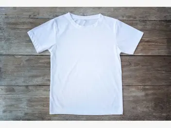 Ilustracja artykułu jak składać koszulki? oto 4 najszybsze sposoby na bluzki i t-shirty