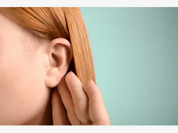 Ilustracja artykułu jak odetkać ucho krok po kroku? oto najlepsze sposoby na zatkane ucho