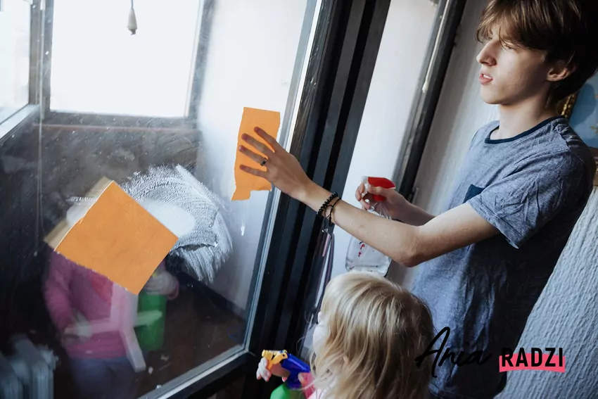 Zwykłe detergenty mogą nie sprawdzić się w niskich temperaturach Mycie okien w chłodne dni