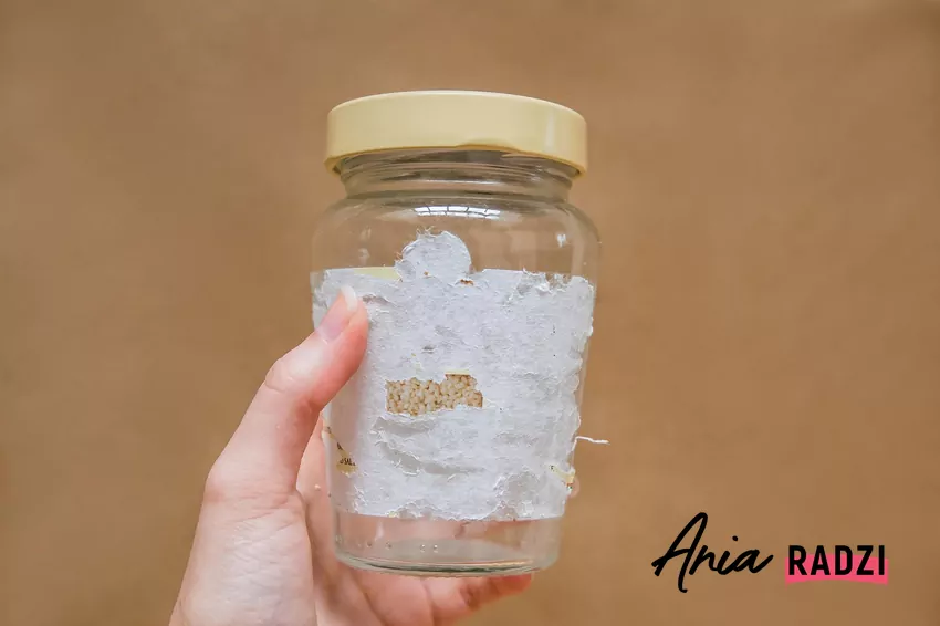 Usuwanie naklejki ze słoika