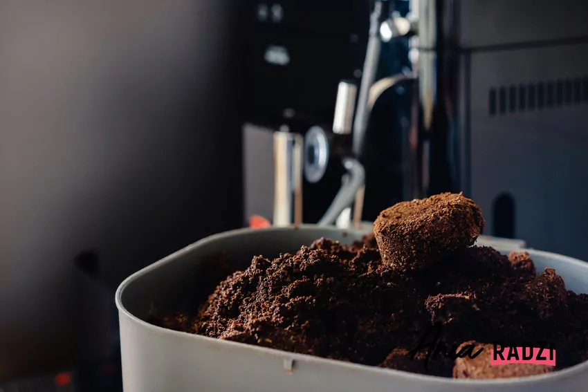 Jeśli marzysz o bujnych włosach, ta maseczka może ci pomóc! Fusy po kawie