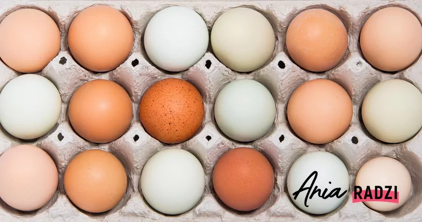 Drobne gesty, takie jak wyrzucenie skorupki do właściwego pojemnika, mają duże znaczenie Jajka w wytłaczance