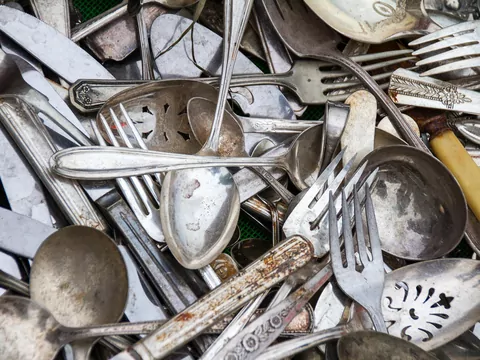 Gdzie wyrzucać stare sztućce