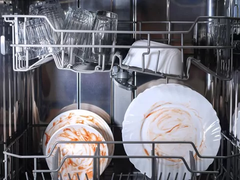 Zmywarka nie domywa naczyń