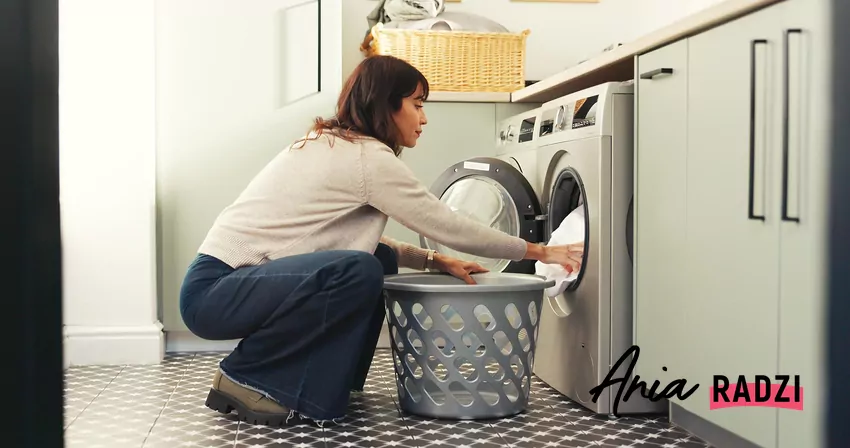 Kobieta robi pranie