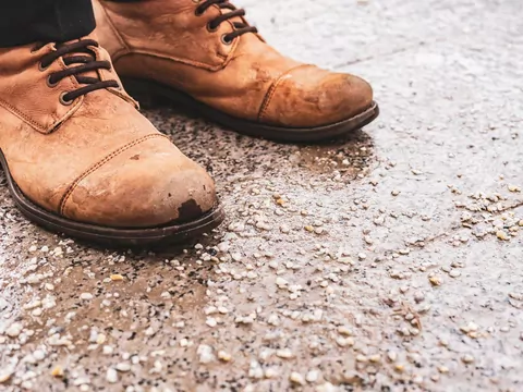 Zadbaj o skórzane buty zimą