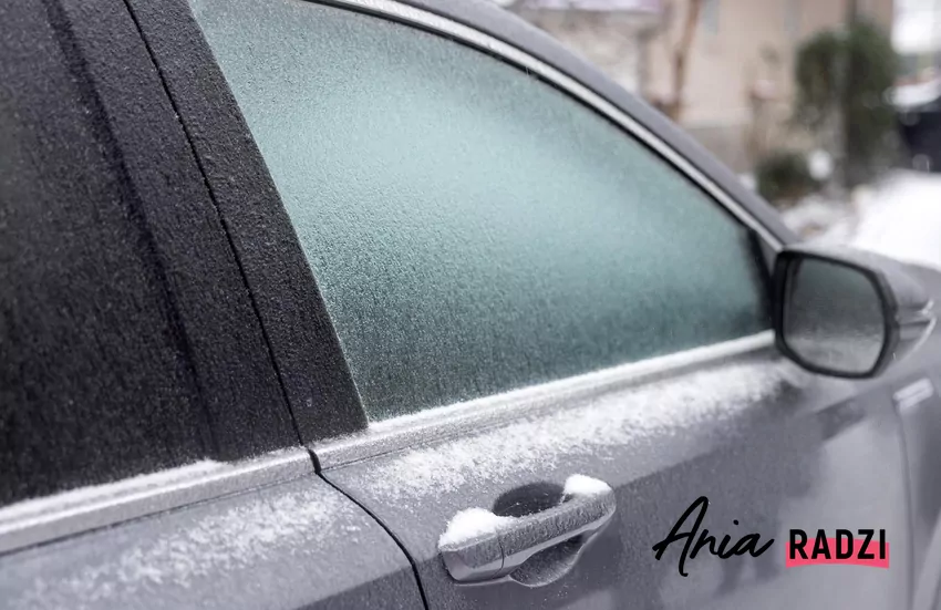 Zamarznięty samochód