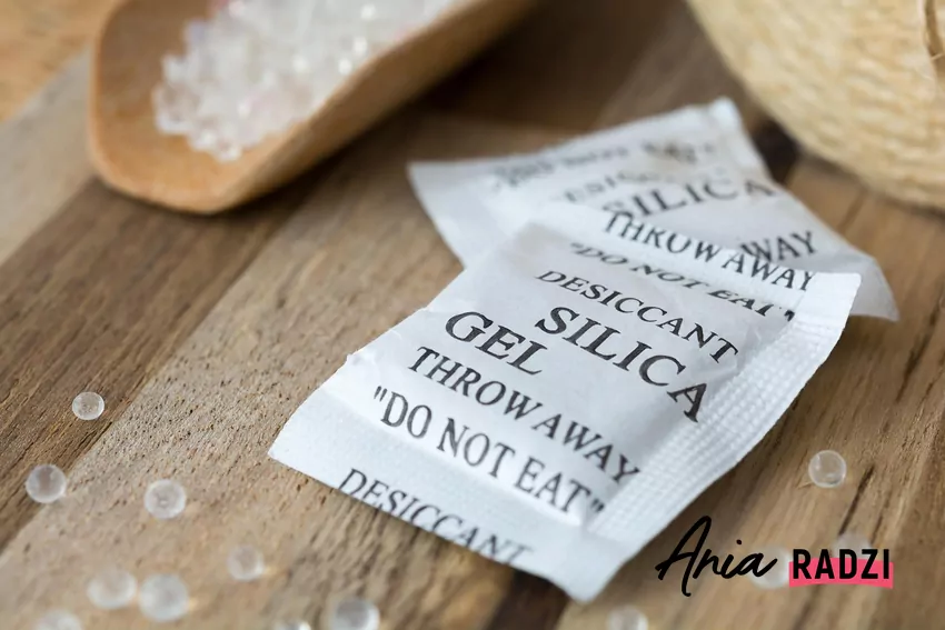 Saszetki te sprawdzają się jako niedrogie i łatwo dostępne wsparcie w codziennym życiu Pochłaniacze w butach