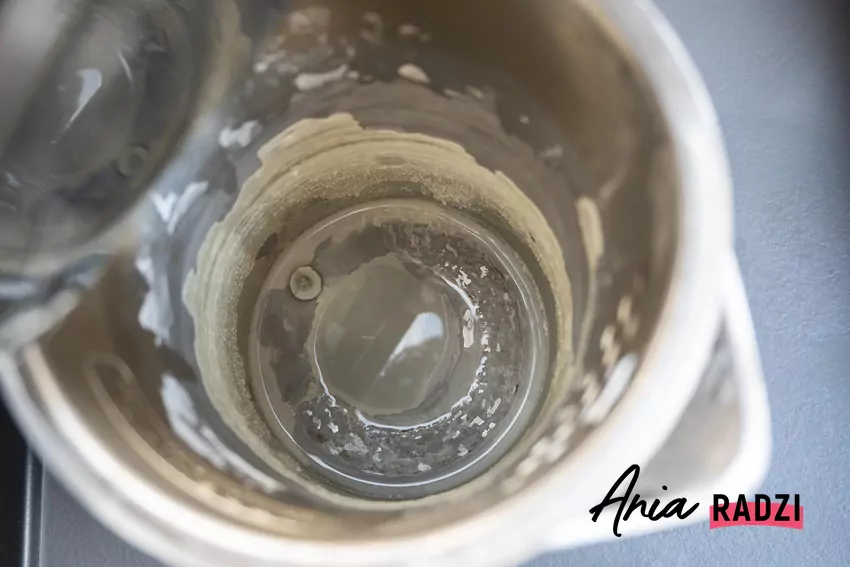 Kamień na dnie czajnika